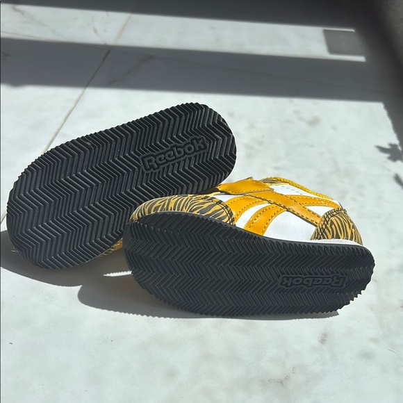 Reebok Kids Tiger Print Yellow and White Shoes size 4 toddler baby Royal Classic - Picture 4 of 8